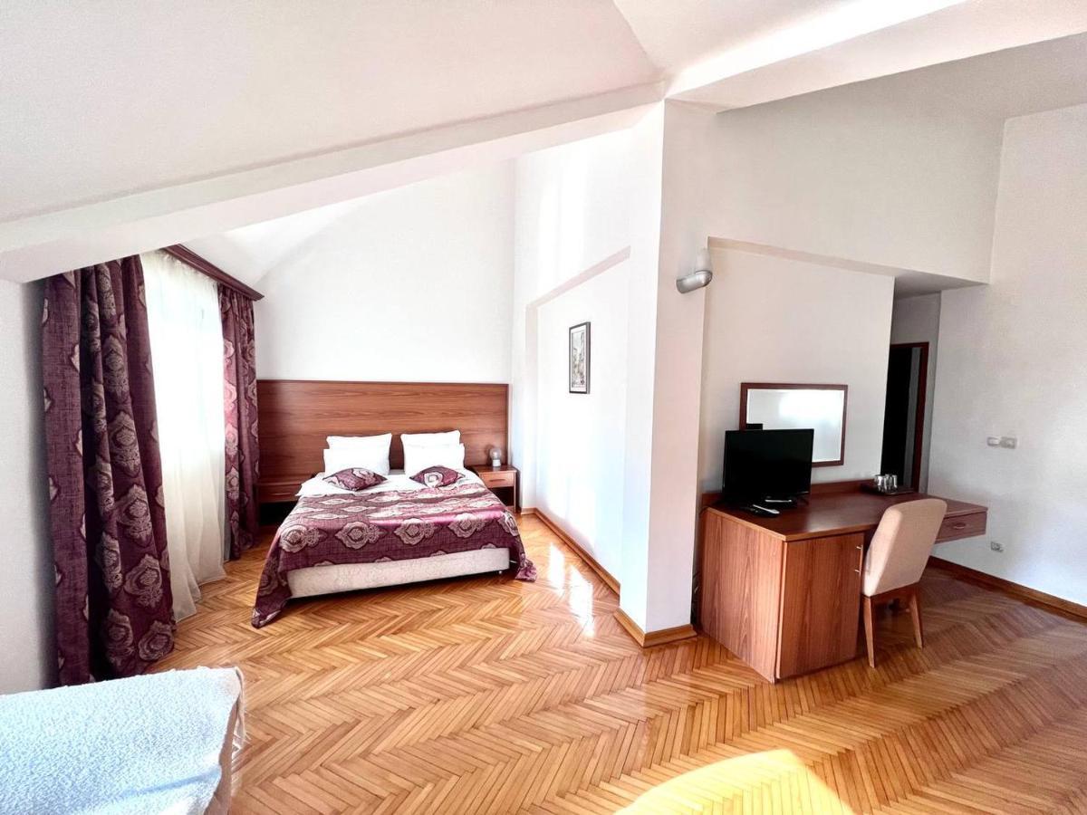 Hotel Ambasador Podgorica Eksteriør billede