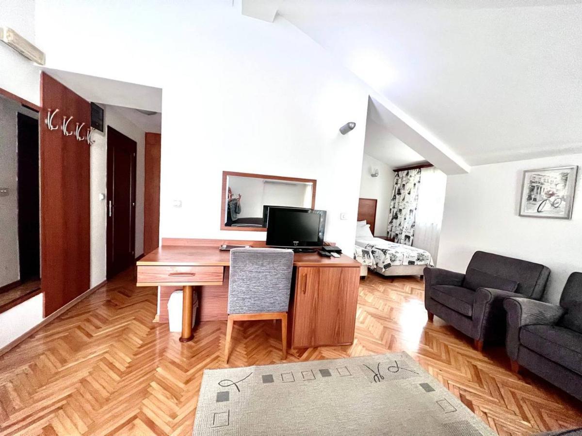 Hotel Ambasador Podgorica Eksteriør billede