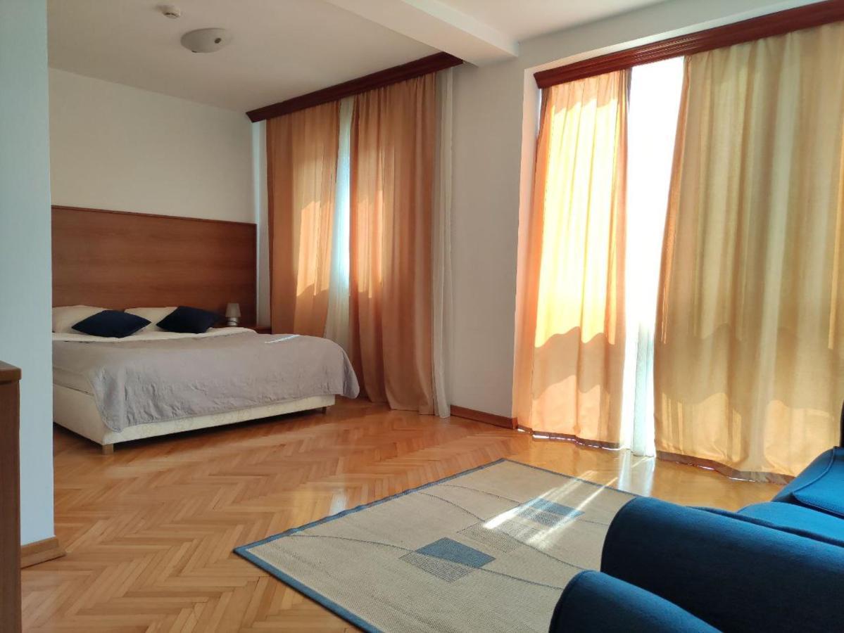 Hotel Ambasador Podgorica Eksteriør billede