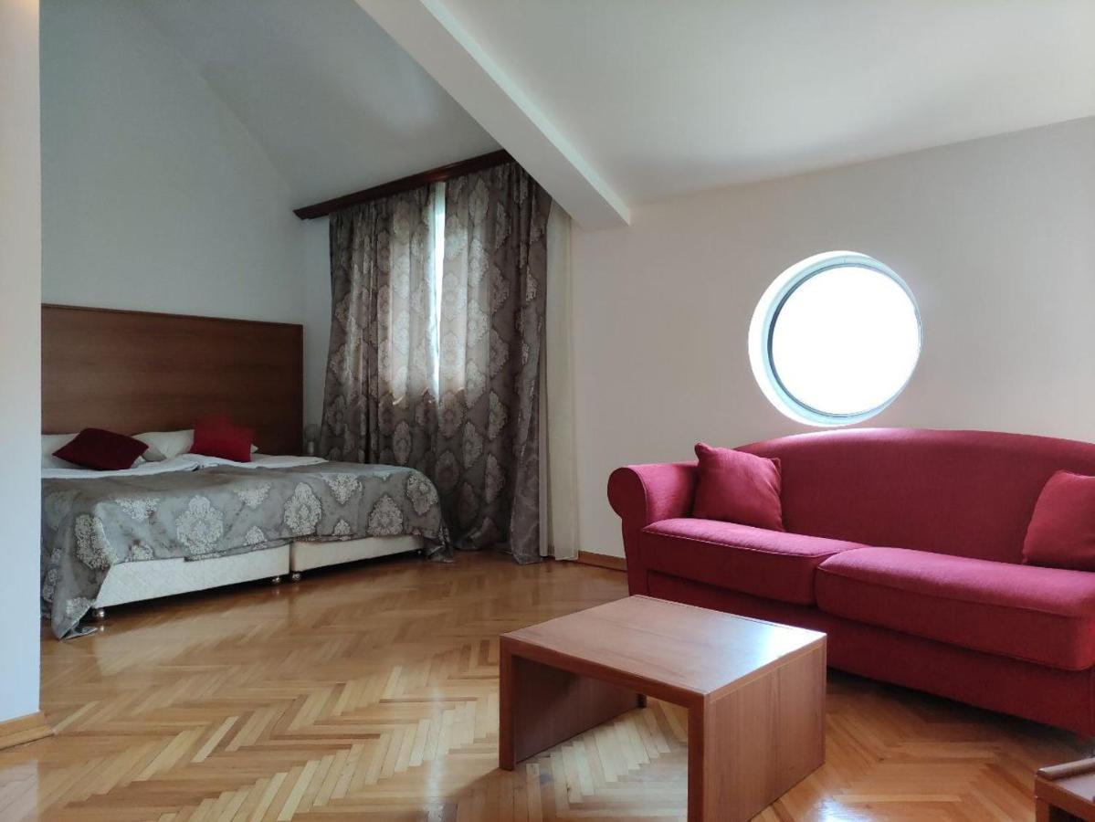 Hotel Ambasador Podgorica Eksteriør billede