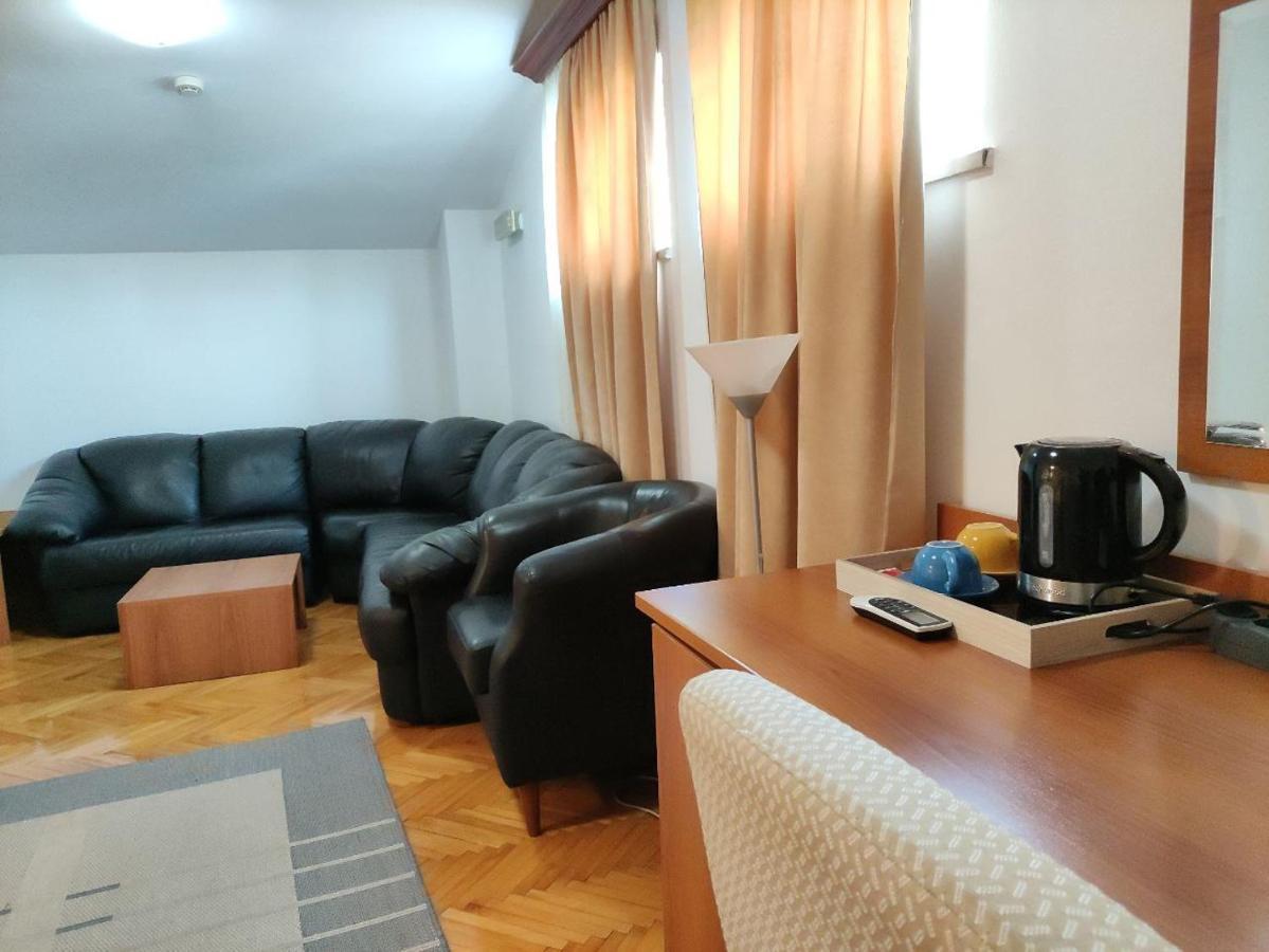 Hotel Ambasador Podgorica Eksteriør billede