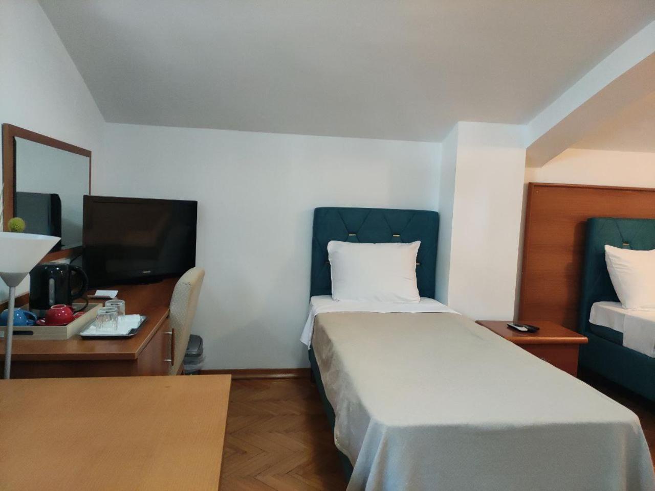 Hotel Ambasador Podgorica Eksteriør billede
