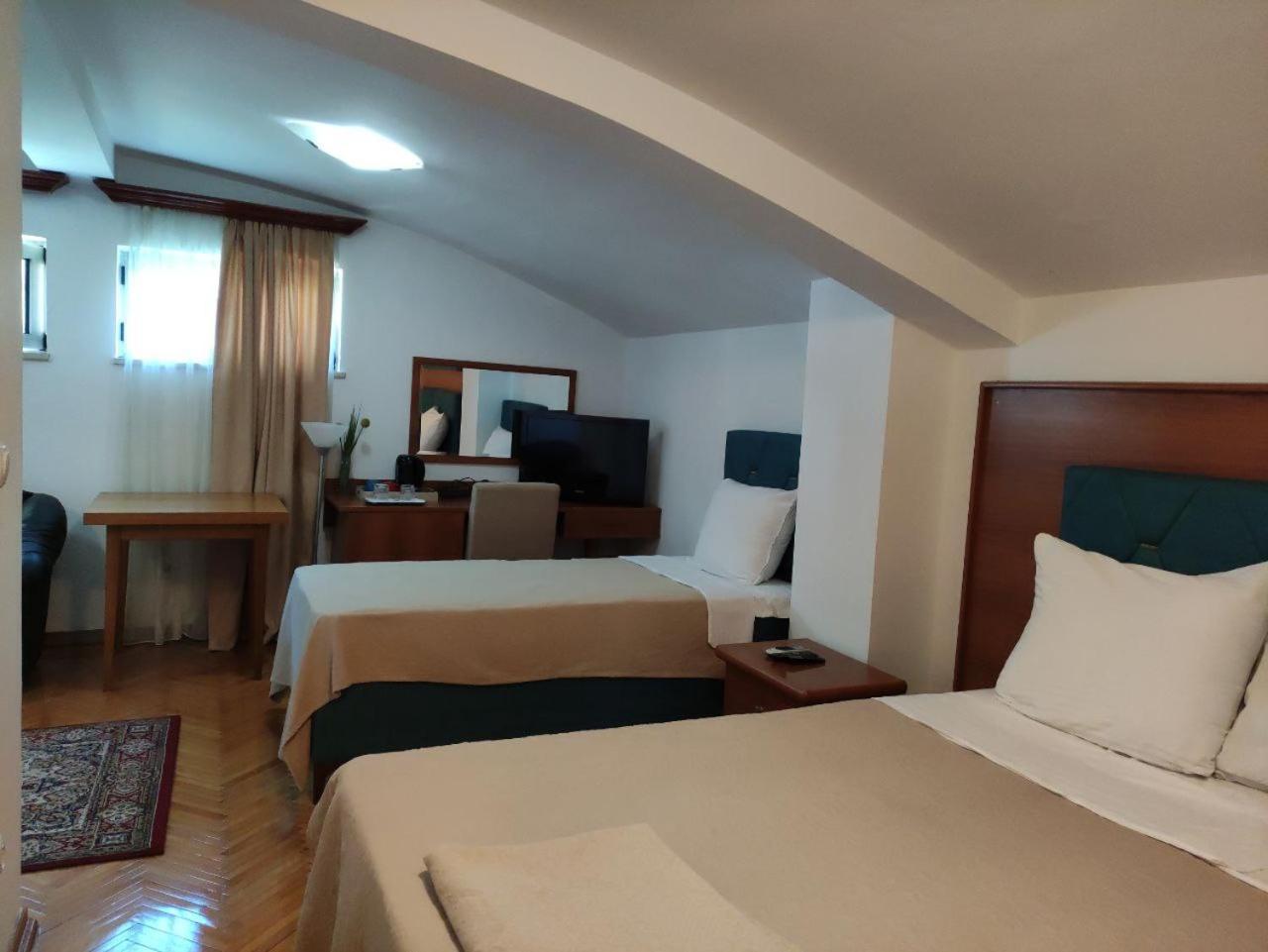 Hotel Ambasador Podgorica Eksteriør billede