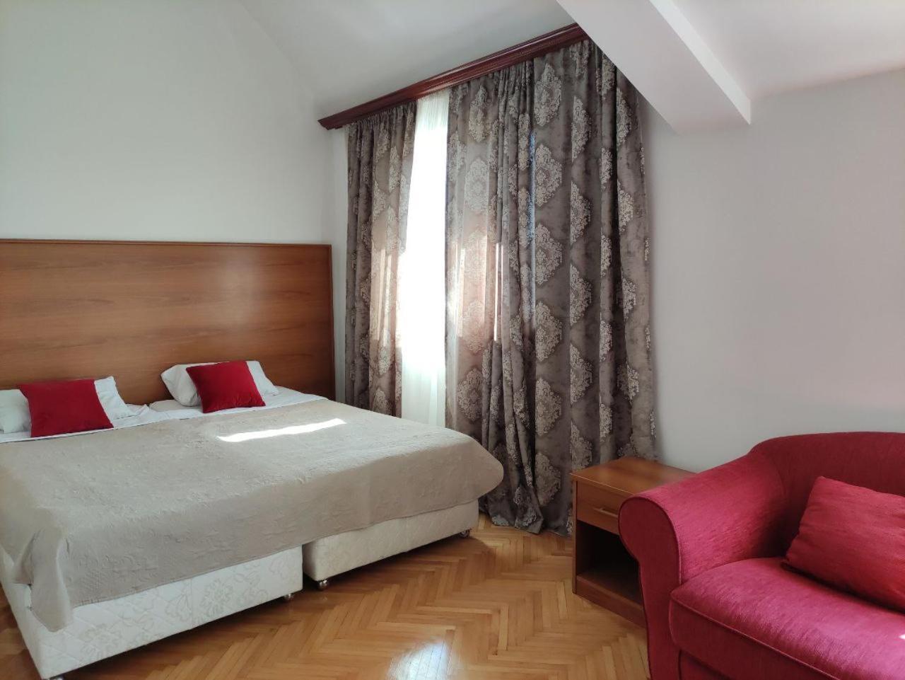 Hotel Ambasador Podgorica Eksteriør billede