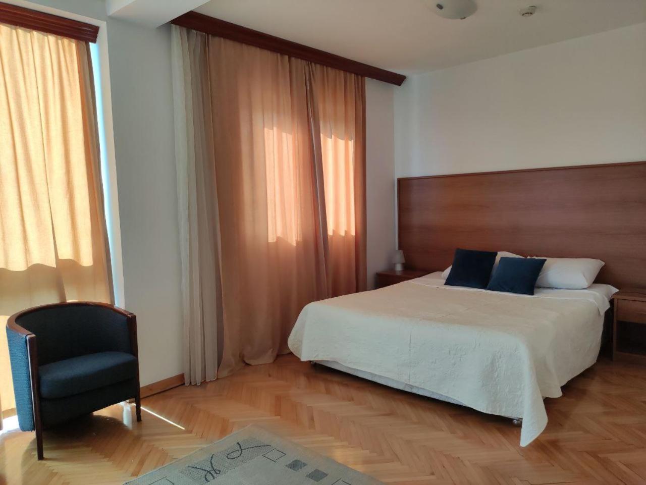 Hotel Ambasador Podgorica Eksteriør billede
