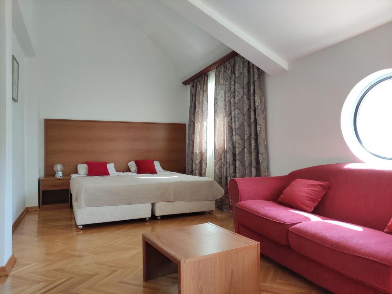 Hotel Ambasador Podgorica Eksteriør billede